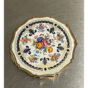 Vintage Stratton England Compact Scalloped Edge Floral Design